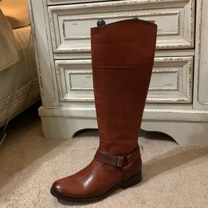 HUGE SALE!!!!!      MELISSA HARNESS INSIDE ZIP   BURN RED.   SIZE 6.5 M